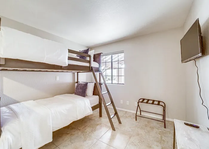 Holiday home 4 Mi To Uptown Sedona: Desert W/ Mtn Views!